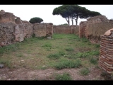 04952 ostia - regio i - insula xvii - caseggiato con fornace (i,xvii,1) - ostseite - 3. raum von norden - bli ri westen - 09-2023.jpg